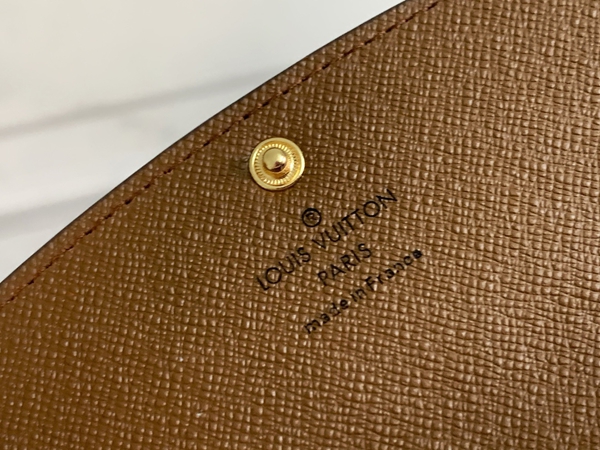 LVコピーウォレット角部分ディテール